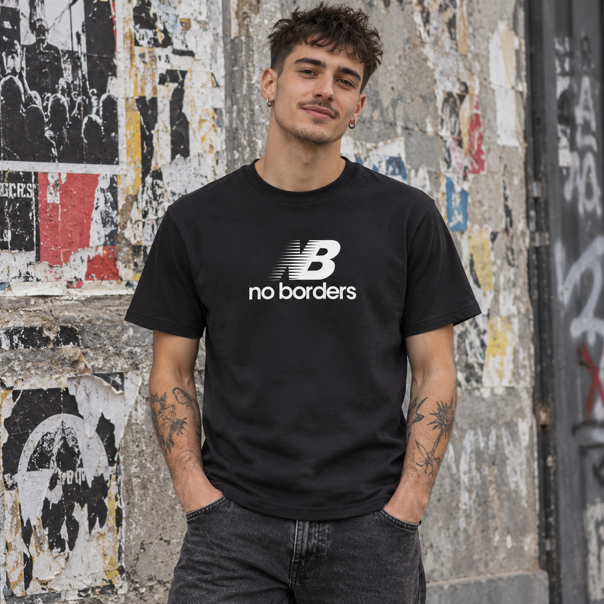 KI-Lifestyle-Mockup: No Borders – T-Shirt an einer Person im Freien – fotorealistische Visualisierung